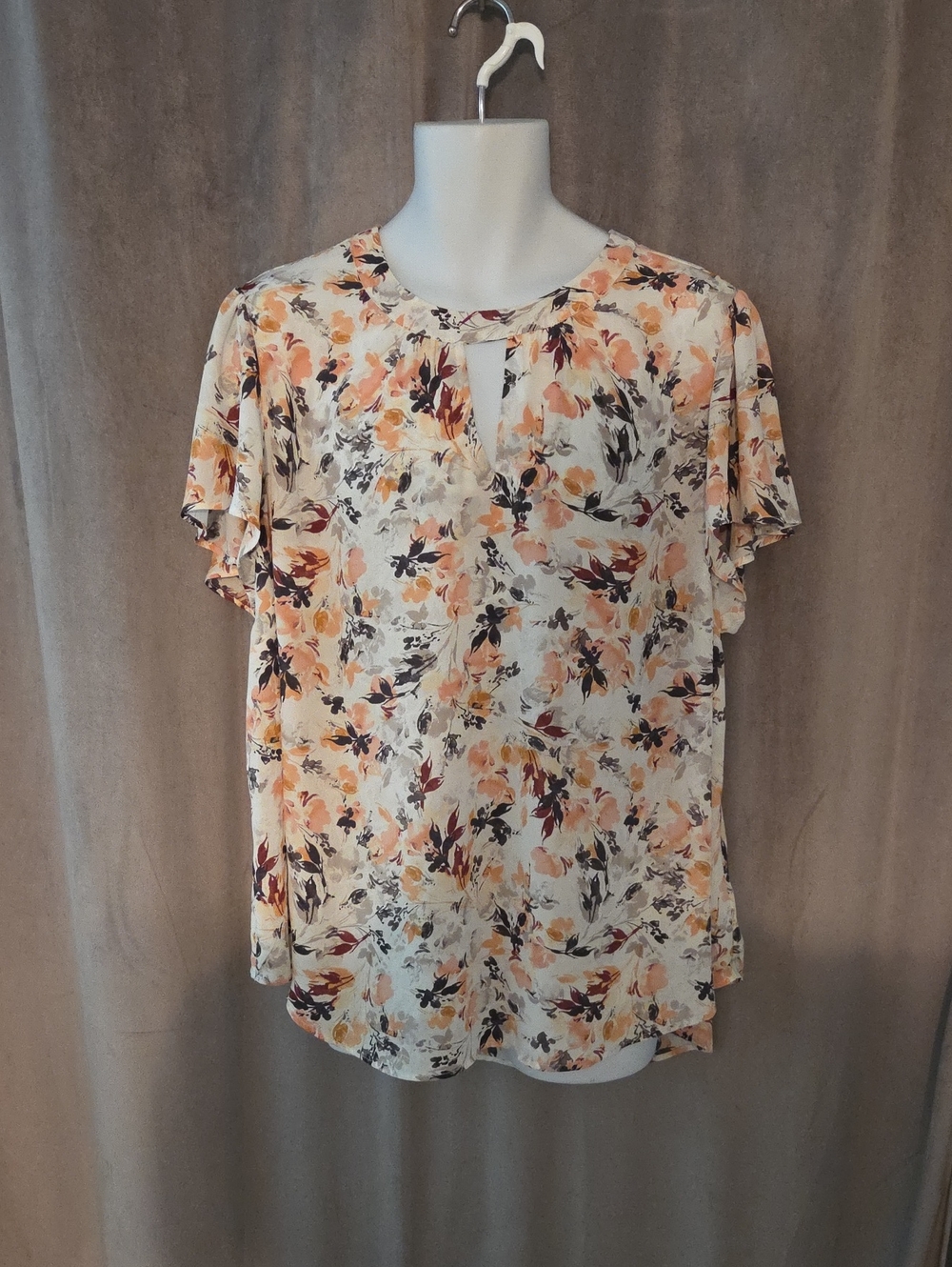 torrid Size 3 Cream Floral Keyhole Flutter Blouse with Peach and Brown Accents